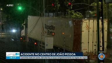 Jpb Caminh O Bate Em Poste Derruba Fios E Causa Congestionamento Na