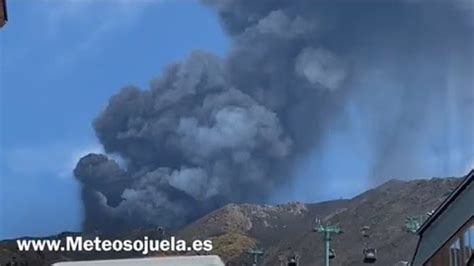 Letna In Eruzione Nube Di Cenere Alta Chilometri