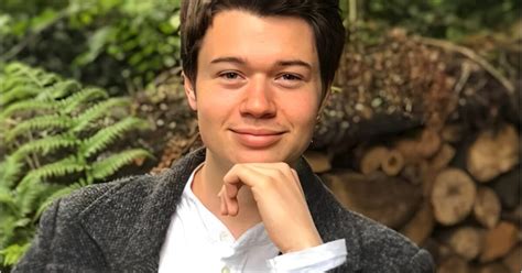 Ator De Sex Education Condenado Por Abuso De Menores E Promotor O Descreve Como Predador