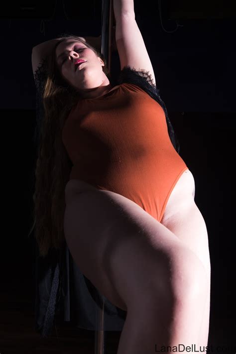 Chubby Babe Lana Del Lust Puts Her Nice Boobies On Display Photos