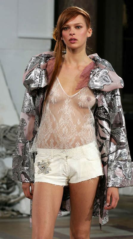 Naked Élise Crombez Added 07 19 2016 by MOMUSICMAN