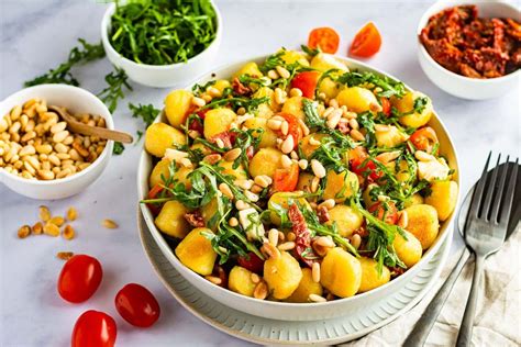 Gnocchi Salat Mit Mozzarella Und Rucola