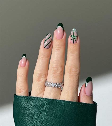 37 Dark Green Nails That Are Just Chef’s Kiss For Fall & Winter