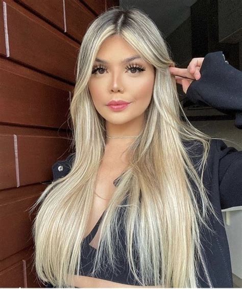 Oval Y Z Ekline Yak An Uzun Sa Modelleri Light Blonde Hair Blonde Hair Brown Eyes Long