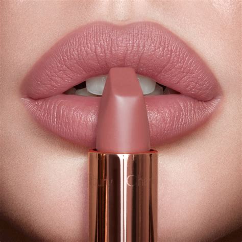 Un Pintalabios Color Nude Perfecto Para La Piel Clara Charlotte Tilbury