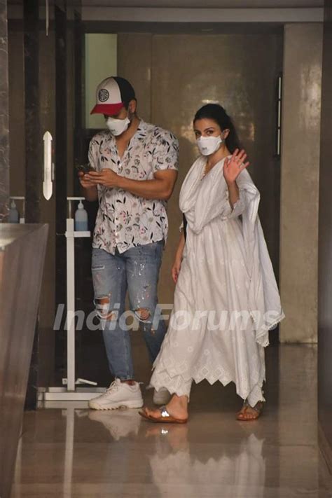 Soha Ali Khan And Kunal Kemmu Spotted In Bandra