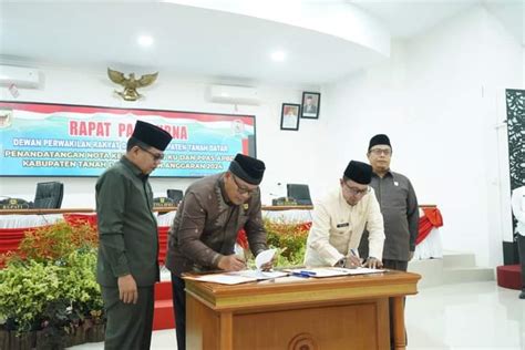 Dprd Dan Pemkab Tanah Datar Teken Nota Kesepakatan Kua Ppas Apbd Tahun