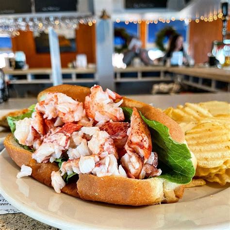 Best Lobster Roll In Portland Maine 2024 Suzie Annabella