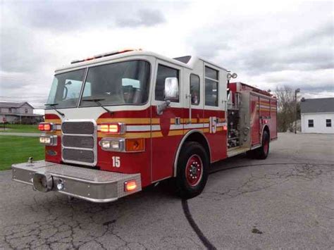 pierce (2002) : Emergency & Fire Trucks