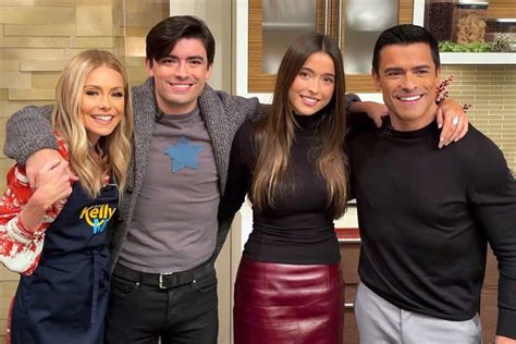 Kelly Ripa and Mark Consuelos' Kids Return Home for the Holidays — and ...