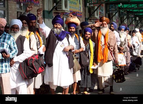 151120 LAHORE Nov 20 2015 Xinhua Indian Sikh Pilgrims