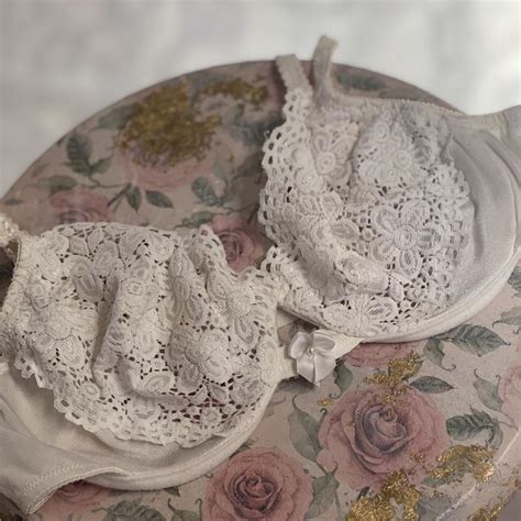 Vanity Fair Vintage Bra Vintage Lingerie Bra White Depop
