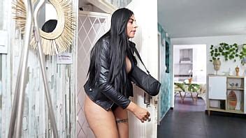 Una Asesina Embarazada Se Concentra En Su Objetivo XVIDEOS