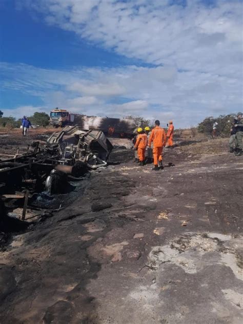 Caminhão tanque explode e deixa duas pessoas mortas em rodovia no Sul