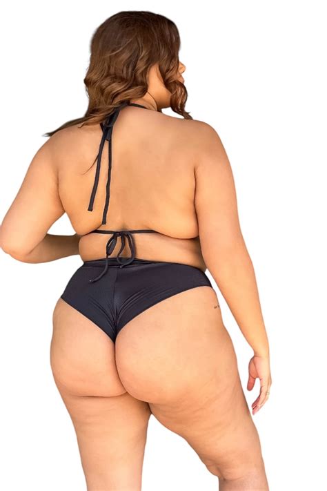 Biquini Plus Size Texturizado Canelado Cortininha Bojo E Hot Pants Preto
