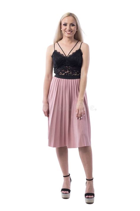 Photo Franche De Jeune Jolie Femme Blonde élégante Dans Le Sourire De Mode D été Image stock