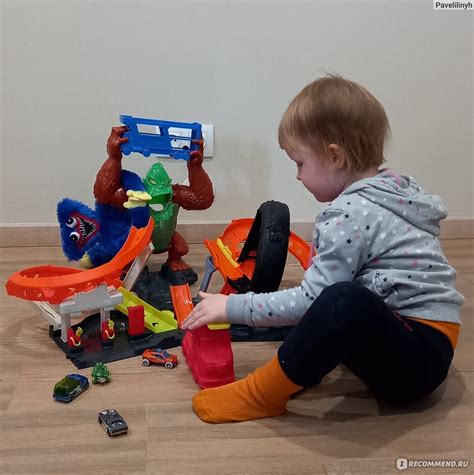 Hot Wheels Сити Автотрек Атака бешеной гориллы с машинкой GTT Hot Wheels ну и кто из нас