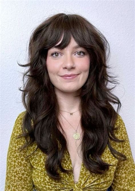 Most Flattering Long Hairstyles with a Side Part for 2024 5