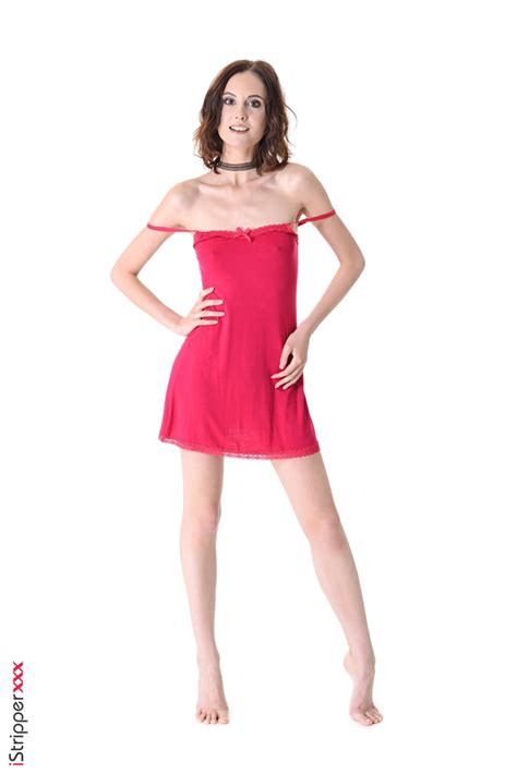 Naughty Sade Mare Strips Naked Virtual Girls HD