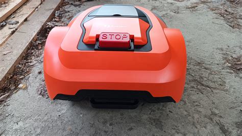 Обзор роботизированной газонокосилки Robokos RM1400i – Новый уровень ...