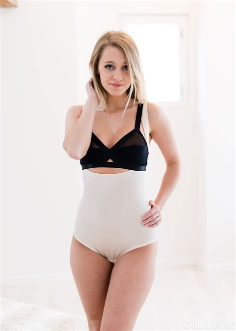 Blonde Babe Sara Coul Reveals Her Shaved Pussy Photos