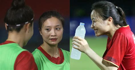 Hot girl tuyển Việt Nam biểu cảm cực đáng yêu tẽn tò vì bị đồng đội bắt lỗi