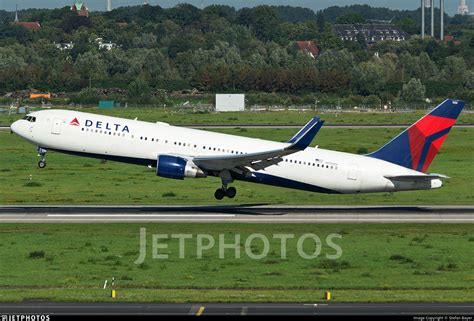 N1200K Boeing 767 332 ER Delta Air Lines Stefan Bayer JetPhotos