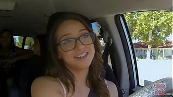 Chica Tetona En El Taxi XVIDEOS