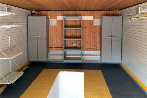 Чем закрыть яму в гараже - 82 фото