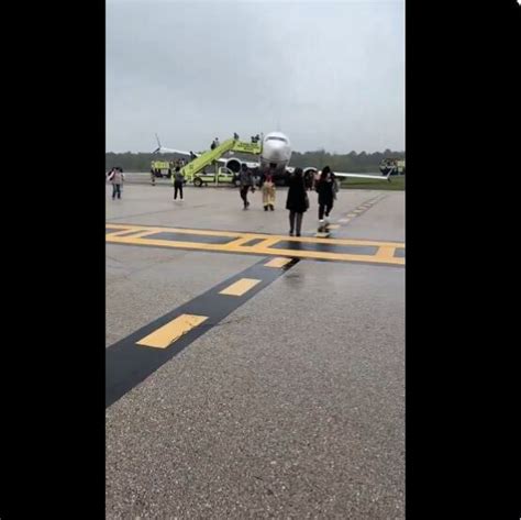 Usa Boeing 737 Max Esce Di Pista A Houston