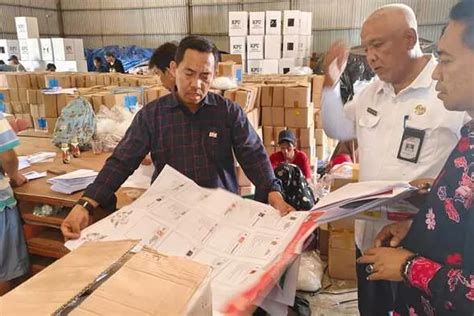 KPU Jatim Sebut Proses Sortir Dan Lipat Surat Suara Pemilu 2024 Di