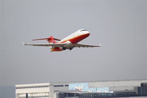 Homemade ARJ21-700 Makes Preshow Demonstration Flight for Zhuhai Airshow