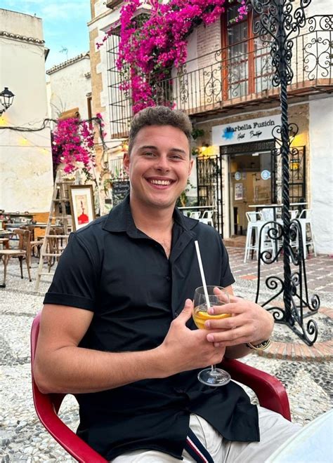 Polish gay on Twitter ADAM ZDRÓJKOWSKI CZY TO WIDISZ OMG KROCZE ADAMA LOVE NUDES