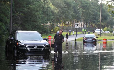 Ogeechee River flood waters trap Savannah residents in homes