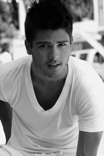 Giovane e bellissimo Andres Marcado conquisterà Hollywood Gay it