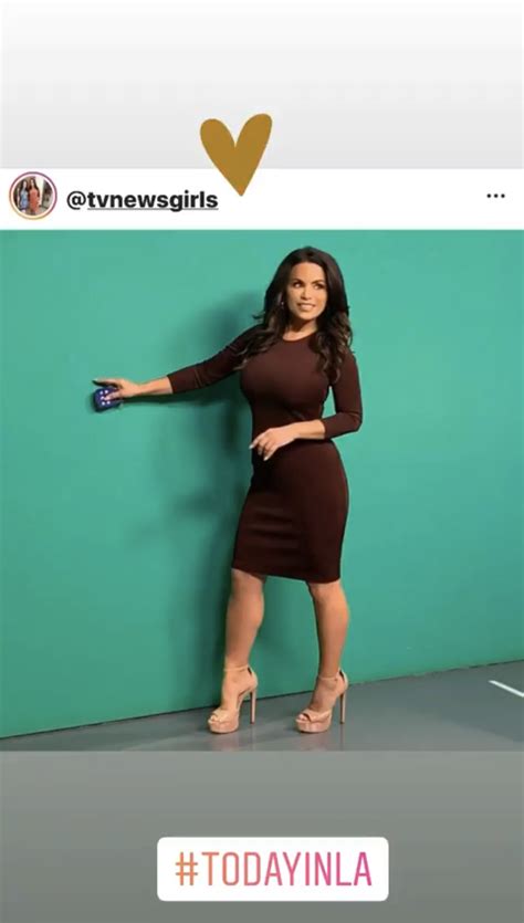 Alysha Del Valle's feet