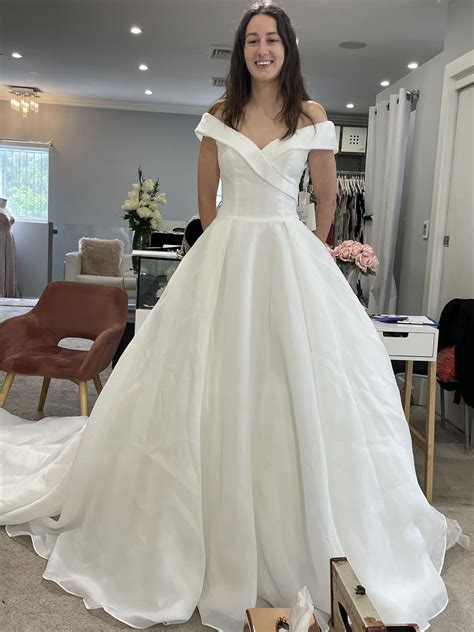 Pronovias New Wedding Dress Save 40 Stillwhite