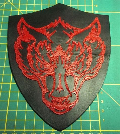 Кожаная нашивка "Волк". Ручная работа.