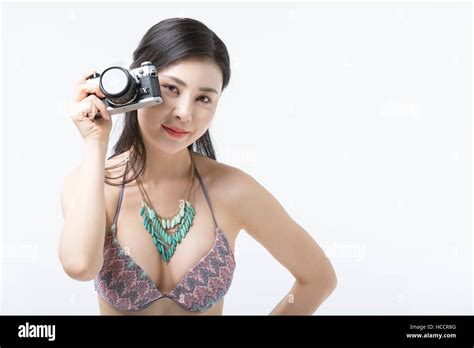 Portrait Von Junge Schlanke Frau Im Bikini Posiert Mit Kamera
