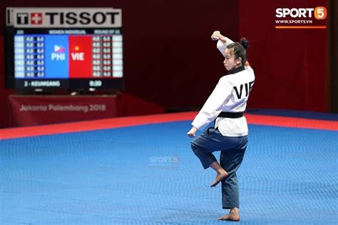 Hot girl làng võ Châu Tuyết Vân chăm chỉ tập online hằng ngày khoe ảnh vòng eo con kiến 6 múi