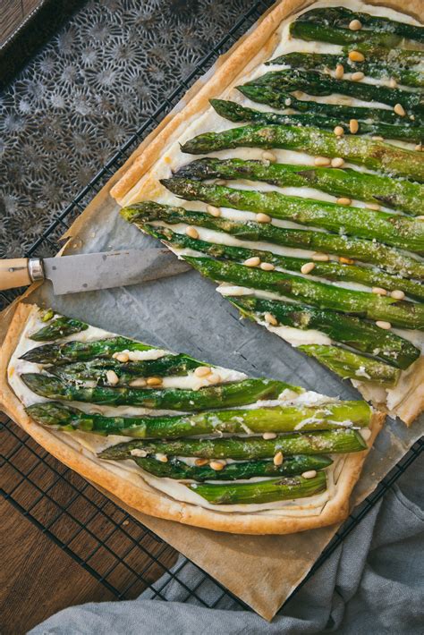 Tarte fine aperges vertes ricotta et parmesan - Recette