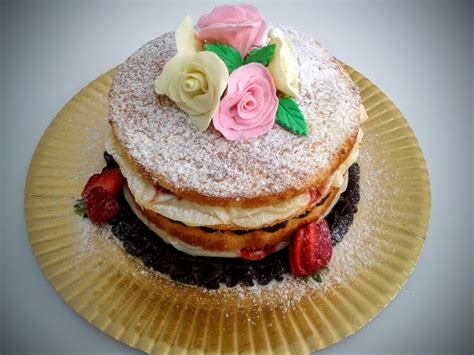 Babi Cupcakes Bolo de Aniversário Naked Cake