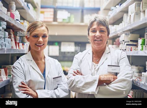 Mature Woman Pharmacy Isle Hi Res Stock Photography And Images Alamy