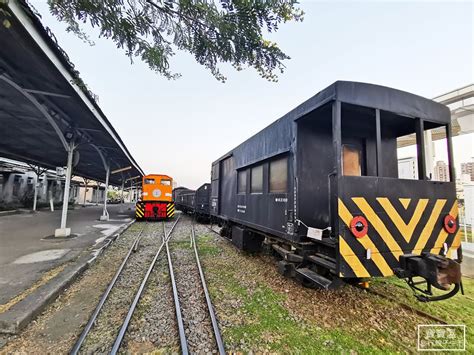 高雄親子景點》哈瑪星鐵道文化園區哈瑪星台灣鐵道館 搭小火車逛駁二倉庫群，大型裝置藝術好好拍 寶寶溫旅行親子生活