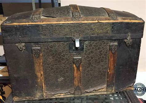 Restoring An Antique Steamer Trunk