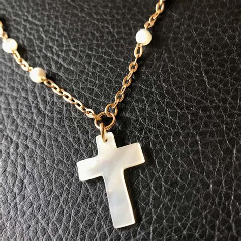 Pendentif Croix fabriqué de manière artisanale en france