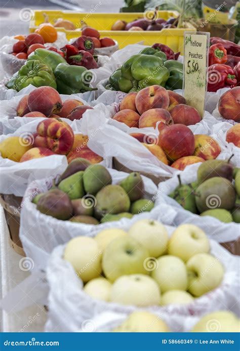 Frutas E Legumes No Mercado De Um Fazendeiro Imagem De Stock Imagem