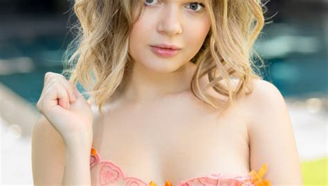 The Cowgirl Duel Kiara Cole VS Coco Lovelock VR Porn Video VRPorn