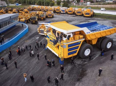 Qual o maior caminhão do mundo Conheça o Belaz 75710 Blog da Superbid