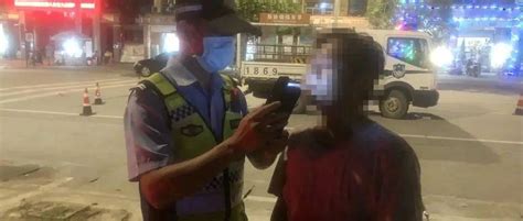 酒可以喝，但不开车上路是底线——保亭公安交警查获两名酒醉驾男子 交通管理大队 进行 邱某